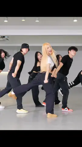 Yummy Yummy 😋 #siajiwooyummy #시아지우야미 #yummy #siajiwoo #시아지우 