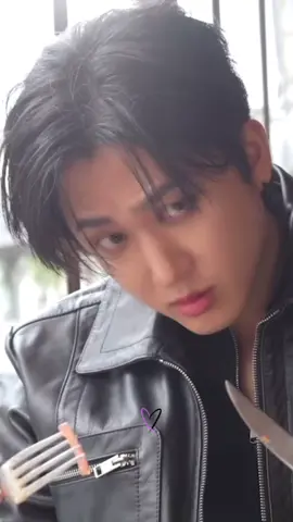 This man is a visual 🖤😵 I will not discuss about this point!!!  #changbin #changbinedit #changbinhot #changbincute #changbinsmile 