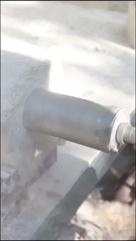 Rút lõi bê tông Mac 300 trên máy khoan 120Nm Dekton. Mũi này mình khoan 60mm cỡ 9p nhé AE #storethietbi #dekton 