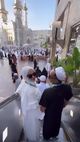 Dulu sempat heran kenapa orang² pengen banget umroh ? Kenapa orang² yang pernah umroh pengen umroh lagi ? Dan setelah aku umroh aku tau jawaban nya bahkan setelah aku umroh aku ingin hidup sesederhana mungkin demi menabung biar bisa umroh lagi 🥹