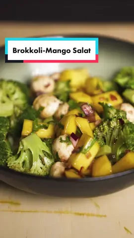 Brokkoli-Mango Salat gegen die Pollen 🤧🦠 Zutaten 2 Händevoll Brokkoli 1 Handvoll Mango (gewürfelt) 1/2 Rote Zwiebel 1 Handvoll Mozzarella Mini 2 EL Olivenöl 2 EL Granatapfelsirup Salz #pollenallergie #brokkoli #salat #SeSujarFazBem 