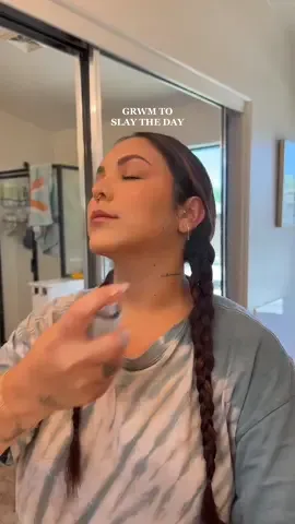 HAPPY WEDNESDAY! 🧡✨ lets pull ourselves together to slay the day!  #grwm #getreadywithme #slaytheday #letsdomakeup #makeupmama #sunscreen #spf #glowing #rarebeauty #summerlooks #lipcombo 