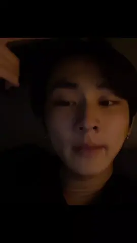 good night kiss from #jungwon #jungwonenhypen #enhypen #weverseliveenhypen #yangjungwon 