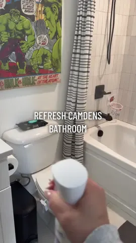 Idk what went down in here but I have questions LOL 🦈 🫧🔫🐠🖤 #asmr #bathroomdecor #bathroomcleaning #momlife #motivation #organizedbathroom #momlife