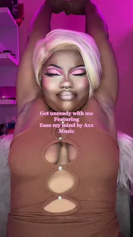 I got conteeeeeent!!!!! Youll see tomorrow🤤🤤🤤🤤 #transitions #teamsam🔥  #transitions #sigma #Graphiceyeliner #uniquemakeup #graphicmakeup #coolmakeups #graphicliner #editoriallook #avantgardemakeup #v9300 #modelmalay #creativemua #editorialmua #glittermakeup #tushmagazine #highfashionmakeup #runwaymakeup #fashionmakeup #meltcosmetics #deckofscarlet #iamscarlet #soapbrows #theartistedit #myartistcommunity #sharpedgesmag #inbeautmag #queenkaiser 