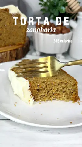 🔅Ingredientes: - 1 taza de harina sarraceno. - ½ taza harina de almendras. - 1 taza de zanahoria rallada. - 4 huevos. - ½ taza aceite de aguacate. - ¼ taza leche de almendras - ⅓ taza monk fruit. - 1 cdta polvo de hornear y canela. 🔅Preparación: Mezclar todos los ingredientes húmedos junto con el endulzante. Luego, integrar los ingredientes secos, poco a poco. Colocar la mezcla en un molde engrasado. Hornea durante 50min a 350°F. Corta en 10 rebanadas. Disfruta💪🏽💪🏽 #tortadezanahoria #tortadezanahoriasaludable #tortadezanahoriasinazucar #saludableysinculpas #recetassaludables #recetasfaciles 