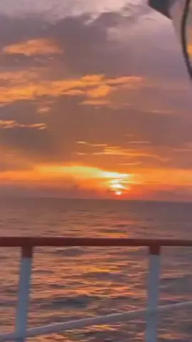 Presiden Joko Widodo sedang merencanakan untuk mengumumkan kenaikan gaji Pegawai Negeri Sipil (PNS) pada tanggal 16 Agustus 2023. Rencana ini diungkapkan oleh Menteri Keuangan Sri Mulyani, bahwa kenaikan gaji untuk pegawai negeri sipil akan disampaikan langsung oleh Presiden. Dalam Rapat Paripurna DPR pada Jumat 19 Mei 2023, Menteri Keuangan Sri Mulyani menyatakan bahwa akan disampaikan Presiden Jokowi pada momen kemerdekaan. Soal gaji PNS nanti kita lihat bapak presiden yang akan sampaikan UU APBN pada Nota Keuangan 2024,