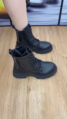 các nàng tham khảo mẫu bốt cổ ngắn này đi ạ chưa bao giờ hết HOT luôn#bốt #bốt_nữ #bốtđùi #bốt_cổ_thấp #bốt_cổ_ngắn #xuhuong #xuhuongtiktok 