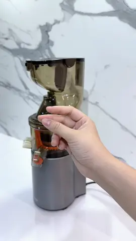 áy ép chậm Kangaroo KG200SJ bảo toàn đến 80% giá trị dinh dưỡng trong nguyên liệu xay ép Nhờ công nghệ ép chậm bằng trục ép ít sinh nhiệt, giữ lại hương vị và màu sắc nguyên bản của rau củ mang xay ép, không làm biến chất hàm lượng dinh dưỡng, cho nước ép thực sự đẹp màu, thơm ngon và giàu dưỡng chất.#sale #khuyếnmại #mediamart #giadungtienich #hiệuquả 