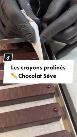 Merci Maîtresse pour cette année scolaire ! C’est les quelques mots que j’aurais voulu écrire, il y a 10 ans si j’avais eu ce crayon en chocolat ✏️ #chocolatseve #maîtresse #ecole #chocolat #praliné #amande #noisette #seve #lyon #chocolatier #crayon  