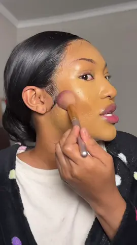 Updating you guys on my skin while i do my makeup✨  