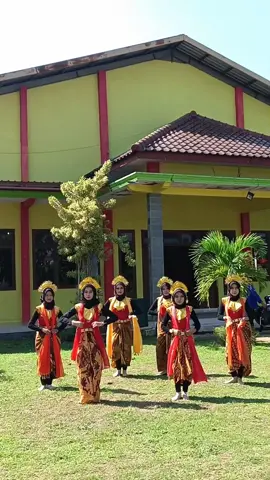new niihh guys asik banget!!🤩 ib:  @irey__  #fyp #anaktari #tarikreasitiktok #fypシ #m2tdc #jawa 