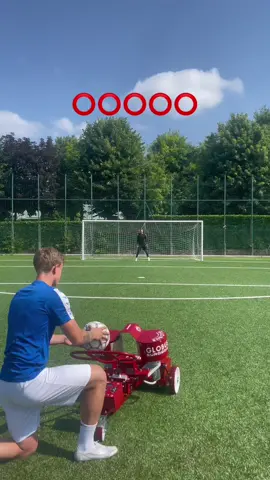 Ig: GKICKERZ_ 🤖#football #viral #foryou #tiktokcalcio #gk #goalkeeper #perte #gkickerz #fypシ 