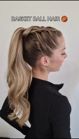 SPORTY HAIRSTYLE 💦✌️ #sportshair #sportshairstyles #braidedhairstyle #tresses #braidstyles #hairstyle #braidhack #coiffure #coiffurecheveuxlong #tutocheveux #sportshairinspo 