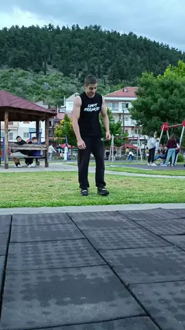 Calisthenics in public ❤️ Rate this 1-10  Beast 👽 #senseisw #calisthenics #streetworkout #workout #gymnastics #sport #handstand #GymTok #motivation #aesthetic #gym #gymrat #beast #power #strength #greece #reaction #public #viral #foryoupage #foryou #fypage #fyp #fy 