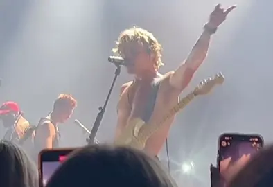Fantasy is officially one of my favorite songs now because of the way he performed this👍 #thedriverera #rosslynch #rockylynch #tde #thegreektheatre #fyp #foryou #concert #movie #viral 