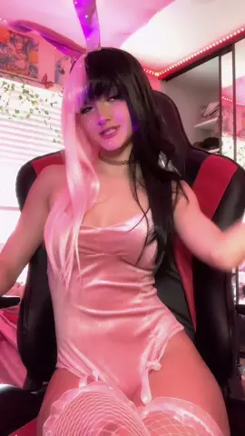 Disco stick 😥 #bunnygirlcosplay #pinkblackhair #bunnycosplay #fypシ #matoast 