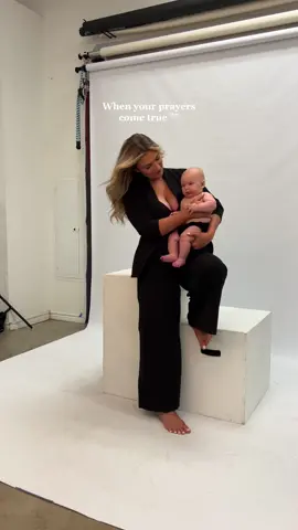 always dreamed of being a mom 💗 this little face is everything and more to me! #momlife #newmom #momandbaby #mommyandmeoutfits #momphotos 