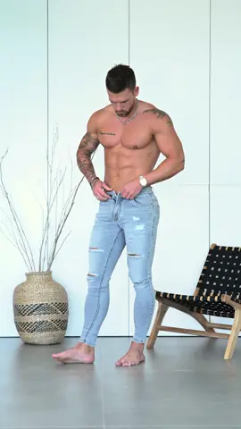 Legend’s Spray-on Jeans combined with the Acid Wash T-shirt