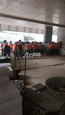 แรงงานก่อสร้าง#เพื่อนบ้านเรา#ขึ้นรถต้องเร็ว#อิตาเลียนไทยสู้ๆๆคับ 