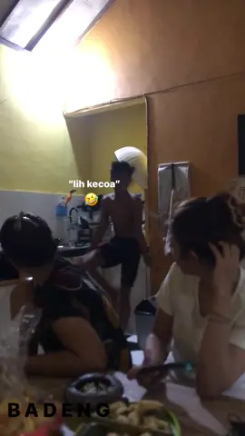 Masa jenglot takut sama kecoa 🥲