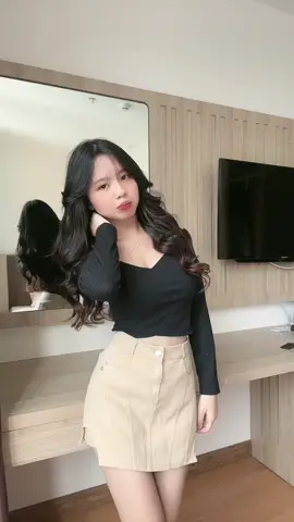 Tự nhiên thấy mình bận croptop với cv cũng xinh 😝