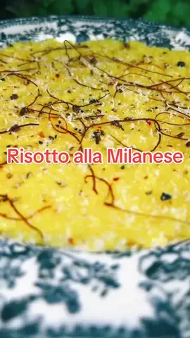 Risotto alla Milanese ⚫️🔴  Ingrédients : (4 personnes)  • 320g Riz Carnaroli • 125g Beurre • 80g Grana Padano  • 40g Vin Blanc • 1 dose de Safran • Huile d’olive • Bouillon Végétal (Celeri branche, Carotte, Oignons)  #risotto #milanese #italianfood #mammamia #recette #ricette #musically #milan #milano #jaune #or #risottoallamilanese #cucinaitaliana #cuisineitalienne #riz #cuisine #cuisinetiktok #pasta #italiano #zafferano #safran #riso #pepe #poivre #cipolla #nero #rossa #rougeetnoir 