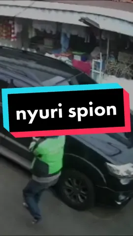 ada ada aja kelakuan oknum ojol ini😏 #curispion #spionmobil #spion #kacaspion #oknum #oknumojol #ojol #parkir #mobilparkir 