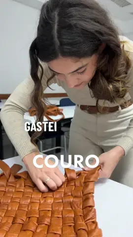 A bolsa tá ficando LINDAA!!! Comentem para a parte 2 💖✨🫶🏼 #faculdadedemoda #modafaap #faap #fashiontiktok #moda #facavocemesmo 