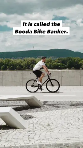 The best friend to commute in the city. 🚲 Check out our other models at www.boodabike.com! ✌🏻 #boodabike #beltdrive #gatescarbondrive #blackbike #budapest #banker 