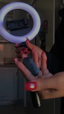 If you love creating content then this is for you! Very portable so you can take it anywhere.💕 Available at Makro and Takealot. Prices vary from R499 to R699 Search: Yesido Wireless Ring Light Selfie Stick #contentcreator #selfiestick #tripodreview 