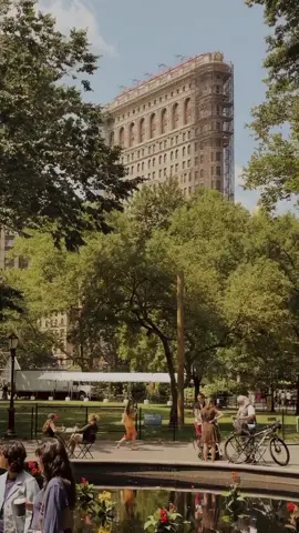 how many of these iconic manhattan neighborhoods can you name without looking at the answers below? ↓ Locations in order of appearance: - Soho - Upper East Side - Madison Square Park // Flatiron - Radio City Music Hall // Midtown - Upper West Side  - Katz Deli // Lower East Side  - Central Park - Tribeca  how many did you get right? shot on iphone 14 pro max 4k at 30fps #ethanbarberco #newyorkcitylife #nycgo