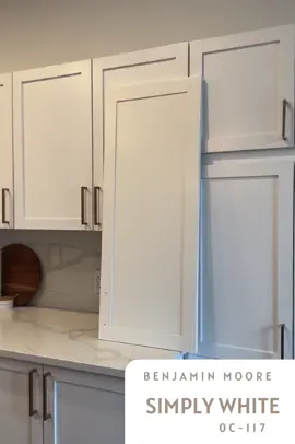 Simply White by Benjamin Moore next to Chantilly Lace kitchen cabinets in a South-facing kitchen on a cloudy day. #simplywhite #simplywhitebenjaminmoore #benjaminmoore #whitekitchencabinets #whitekitchen #paintingkitchencabinets #kitcheninspo 