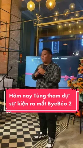 Tùng tại sự kiện ra mắt sách Bye Béo 2. Cám ơn team và các anh chị đã support Tùng trong suốt thời gian qua. Không những giúp Tùng về vật lý mà còn giúp về mặt kiến thức!!! Tùng đã được học hỏi và trưởng thành hơn rất nhiều thông qua các sự kiện như vậy!  #sontungbyebeo #giambeochuanykhoa #giamcan #giammo #giamcanhieuqua #ramatbyebeo2