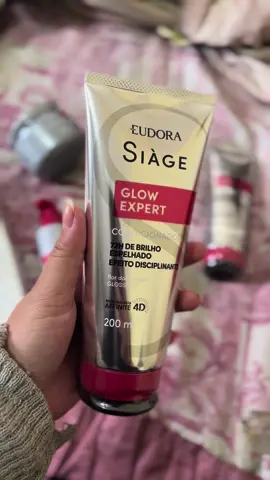 Comprei essa linha da Eudora e vim testar juntinho com vocês, usei somente os produtos mostrados no video (sem adição de nenhum oléo) #eudora #siage #eudorasiage #glowexpert #eudoraglowexpert #hair #cabelo #cuidadocomcabelo #cabeloliso #lisonatural #cabelobrilhoso 