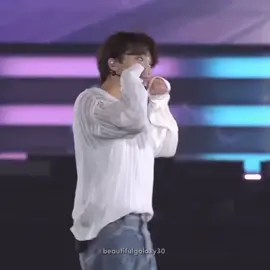 this warm hug🥺💝 #scoups #dino #seungcheol #leechan #carats #seventeen #svt #fypシ #foryou 