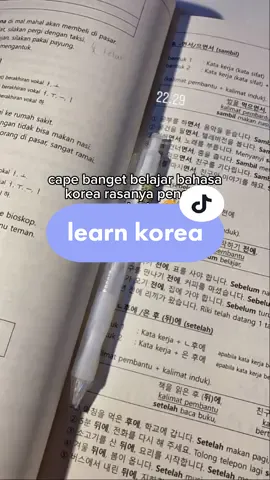 udah di semangatin sama namjoon nih😁 yuk lebih semangat lagi belajar bhs koreanya💪 #namjoon #btsfesta2023 #bts #bukubahasakorea #fyp #foryou 