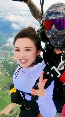 Feel it,the wind will also embrace you #Skydiving#Feel the taste of freedom