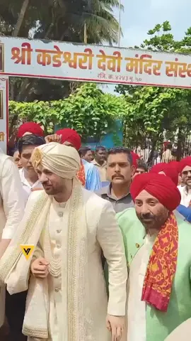 #barati aur dulha 🤩😍#karandeol weeding #keepsupporting #viralcouple #keeploving 