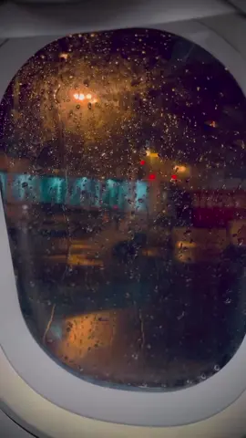 rain 🥱 #MiniVlogTravelling #VideoVibesEstetik #Lifestyle #fyp #fypシ #moodstory #TikTokIndonesia #storysingkat #aestheticvideos #TikTokImpact #airplane #night #fligh #flightattendantstories #windows #cabincrewstories #traveltiktok #traveling #yukjalanbareng #yukjalan😁 #flightattendant 