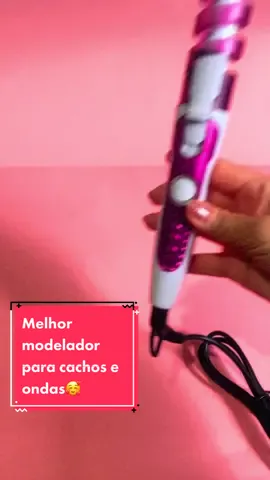 Trouxe mais um Tutorial fácil e rápido de como fazer cachos e ondas com a minha mana Ana🥰  ➡️Utilizamos o nosso Modelador Morina, que possibilita fazer cachos e ondas incriáveis❤️ Temos disponíveis na Loja na cor Rosa, Verde e Azul🌸  ➡️Por Apenas R$59,99💕 . Quantas curtidas e comentários pra essa modelo linda merece neste vídeo??🥰🥰🥰 . #dicasdebeleza #lojadecosmeticos #tiktokfamília #VídeosInfantil 