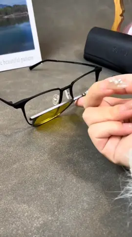 Fashion Magnetic Sunglasses Clip On Glasses with 5 Interchangeable Lens Sunglasses 2201A #magneticsunglasses #shades #interchangeable #fyp #fypシ #foryoupage #foryourpage 