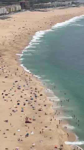 Nazaré❤️🌊📍 #portugal #nazare #beach #surfing #surftown #travel #travelvlog #europe #europeansummer #europesummer #blackgirl #blackgirlvlog #blackgirltravelvlog #atlantavlogger #atlantatravelvlogger 