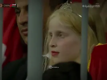 سبحان الله جمال ملائكي لبنت صغيرة في مدرجات مباراة العراق وعمان  ..#fyp #اسود_الرافدين 