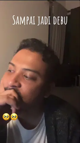 Ada ga sih yang ngerasa kalau tatapan mas #salpriadi itu dalem banget?!!!!🥺 #pianoman #sampaijadidebu #coversong #pertunjukanberhatibysalpriadi #pertunjukanberhati 