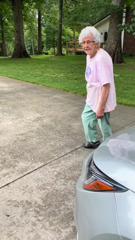 My 90 year old Mamaw showing out for us today! Per her usual…lol! #workout #inspiration #Running #elderlyolympics 