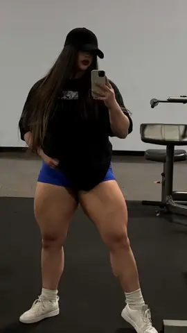 💙💙💙  #legday #gymmotivation #gym #gymtoks #GymTok #Fitness #legs #gains #quadzilla #fyp #bigquads #fypシ 
