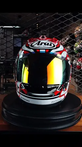 Arai RX-7V EVO HAGA Graphic / ลายกราฟฟิก Price : 29,500- Baht SIZE /S,M,L,XL หมวกกันน็อคทรง SPORT RACING Size: (Asian Fit) S (54-56cm)/ น้ำหนัก : 1,500g  M (57-58cm)/ น้ำหนัก :1,550g  L  (59-60cm)/น้ำหนัก : 1,550g XL(61-62cm)/ น้ำหนัก :1,650g ━━━━━━━━━━━━━━━━━━━ 🔘วัสดุ Shell:Super fider belt 🔘สายรัดคาง:Double D 🔘รองรับมาตรฐาน/มอก369-2557  🔘รองรับมาตรฐานใหม่ECE R22-06 🔘หมวกกันน็อคทรงSPORT RACING ━━━━━━━━━━━━━━━━━━━ คุณสมบัติหมวก 🔘สปอยเลอร์ปรับได้ 🔘โครงสร้างซุปเปอร์ไฟเบอร์กลาส 🔘ภายในมีช่องลมระบาย อากาศเพิ่ม 🔘ฟองน้ำรอบหัวปรับได้ 🔘มีช่องลมเข้าออกถึง7จุด  🔘มีสายเซฟตี้สำหรับถอดหมวก ได้เร็วเวลาเกิดอุบัติเหตุ 🔘ภายใน มีอายุการใช้งานยาวนาน 🔘ภายในถอดทำความสะอาดได้ 🔘ชุดผ้าภายในเป็นผ้าแอนตี้แบคทีเรีย มีช่องใส่ลำโพงบลูทูธทุกรุ่น 🔘มีบริการหลังการขาย 🔘เข้ามาเซอร์วิสฟรีได้ตลอดการใช้งาน ━━━━━━━━━━━━━━━━━━━━ 💳ช่องทางชำระเงิน 🔘สามารถผ่อน 0% สูงสุด 10เดือน  🔘(บัตรเครดิตกสิกรไทย) 🔘บัตรเครดิตทั่วไปรูดได้ปรกติ 🔘มีบริการจัดส่ง EMS ภายในประเทศฟรี ━━━━━━━━━━━━━━━━━━━━ สั่งซื้อ/หรือ/ติดต่อสอบถามเพิ่มเติมได้ที่ Line:@Araithailand Tel:02-538-9967 Facebook:araithailand Instagram:araithailand Website:www.araihelmet-th.com Line: @AraiThailand Google Map https://goo.gl/maps/mZq5VV49ze1PHtiF7 🔘ร้านเปิดวันจันทร์-เสาร์  🔘(ปิดวันอาทิตย์) 🔘(OPEN 09:00-18:00) #araiThailand #arai #araihelmet 