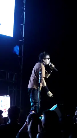 skil gitar Kidal Radja band Bang Moldy yang keren abis pada saat konser di kota Palu #radjaband #gitariskidal #konserkotapalu 