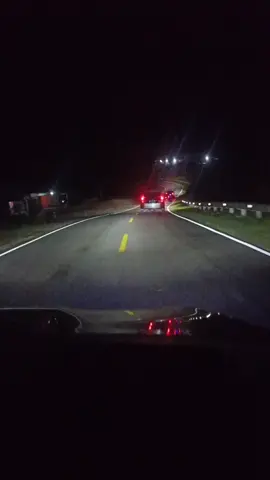 Hiburan di jam ngantuk😁#travelkalbar #travelkalbargrub #travelsintang #travelsintangpontianak #travelpontianak #pejuangdaratkalbar #pelorsintang #speednight #taxikalimantanbarat #seinkirijalurkanan #lintasmalam #lintaskalimantan #taxikalbar #taxi #kalbarpontianak #kalbar #sintangpontianak 